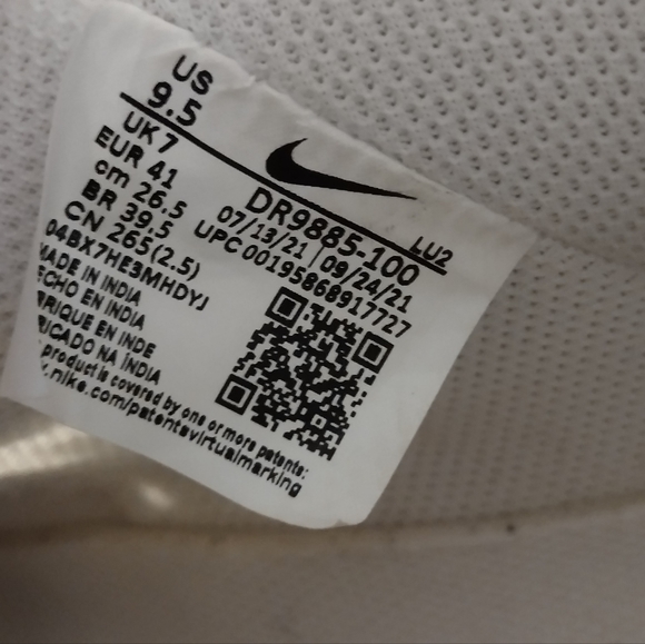 Women's Nike shoes size 9.5 - Picture 2 of 3